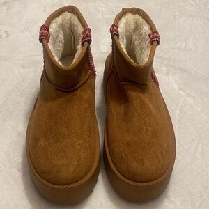 OLIVIA & KATE Cozy Brown Ankle Boots with Red Accents